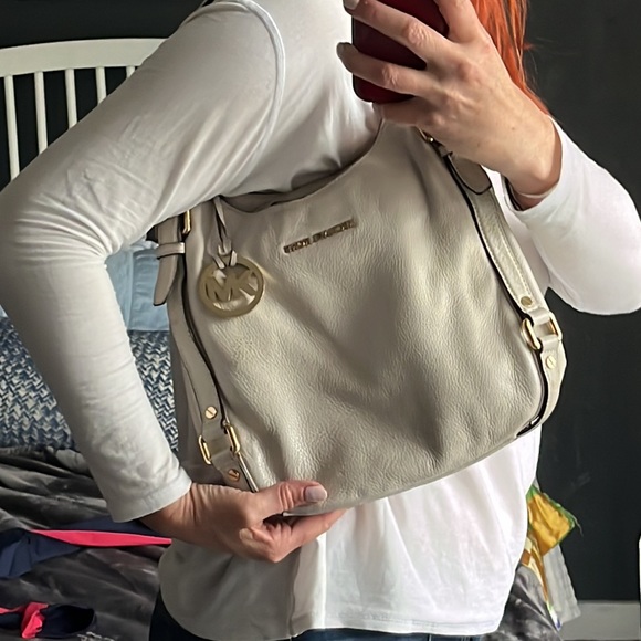 Beautiful creamy stone coloured leather Michael Kors purse - Picture 5 of 6